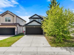 184 Somerglen Common SW Calgary, AB T2Y 4E8