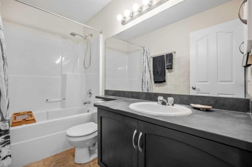 184 Somerglen Common Sw, Calgary, AB - Indoor Photo Showing Bathroom