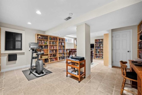 184 Somerglen Common Sw, Calgary, AB - Indoor