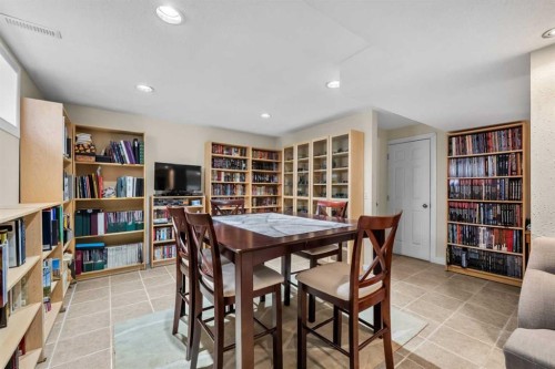 184 Somerglen Common Sw, Calgary, AB - Indoor
