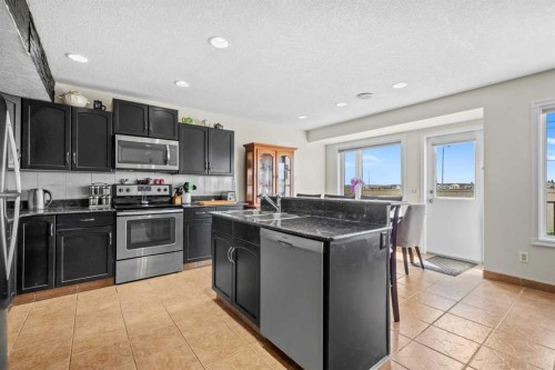 184 Somerglen Common Sw, Calgary, AB - Indoor Photo Showing Kitchen With Double Sink