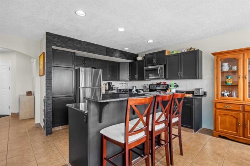 184 Somerglen Common Sw, Calgary, AB - Indoor Photo Showing Kitchen With Upgraded Kitchen
