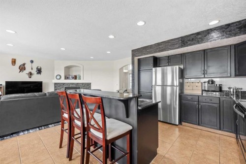 184 Somerglen Common Sw, Calgary, AB - Indoor Photo Showing Kitchen