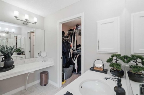 6 Mahogany Lane Se, Calgary, AB 