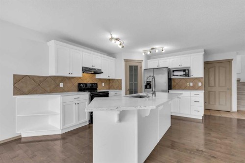 35 New Brighton Manor Se, Calgary, AB - Indoor Photo Showing Kitchen With Upgraded Kitchen