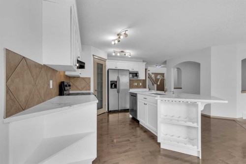 35 New Brighton Manor Se, Calgary, AB - Indoor Photo Showing Kitchen