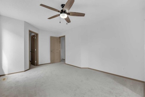35 New Brighton Manor Se, Calgary, AB - Indoor Photo Showing Other Room