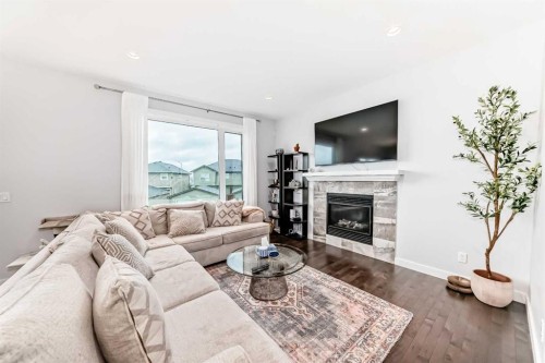 51 Evanscrest Way Nw, Calgary, AB - Indoor Photo Showing Living Room