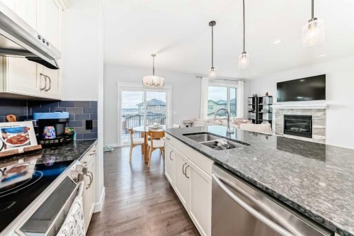 51 Evanscrest Way Nw, Calgary, AB - Indoor Photo Showing Kitchen