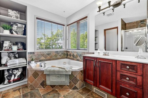 402 Douglas Park View Se, Calgary, AB 