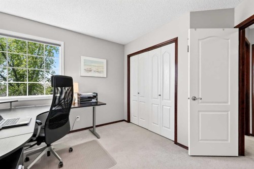402 Douglas Park View Se, Calgary, AB 