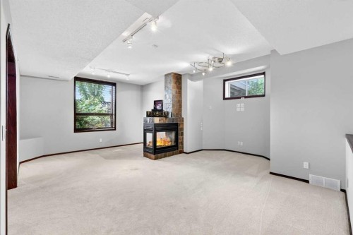 402 Douglas Park View Se, Calgary, AB 
