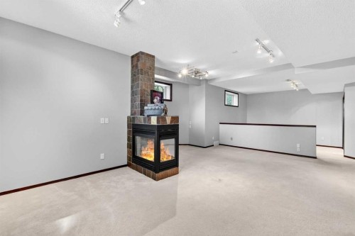 402 Douglas Park View Se, Calgary, AB 