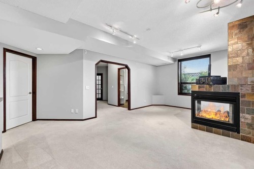 402 Douglas Park View Se, Calgary, AB 
