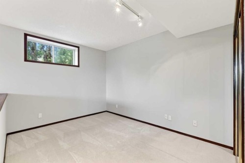 402 Douglas Park View Se, Calgary, AB 