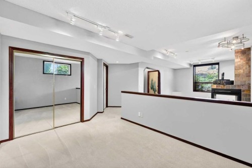 402 Douglas Park View Se, Calgary, AB 
