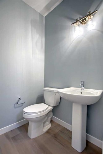 2085 Cobblespring Avenue Sw, Airdrie, AB - Indoor Photo Showing Bathroom