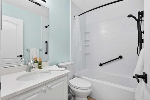 130 Harvest Park Circle Ne, Calgary, AB - Indoor Photo Showing Bathroom
