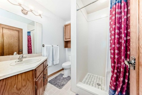 71 Edenwold Place Nw, Calgary, AB - Indoor Photo Showing Bathroom