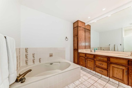 71 Edenwold Place Nw, Calgary, AB - Indoor Photo Showing Bathroom