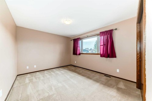 71 Edenwold Place Nw, Calgary, AB - Indoor Photo Showing Other Room