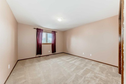 71 Edenwold Place Nw, Calgary, AB - Indoor Photo Showing Other Room