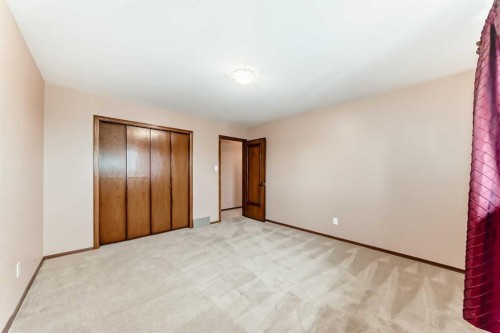 71 Edenwold Place Nw, Calgary, AB - Indoor Photo Showing Other Room