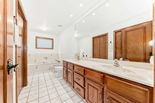 71 Edenwold Place Nw, Calgary, AB - Indoor Photo Showing Bathroom