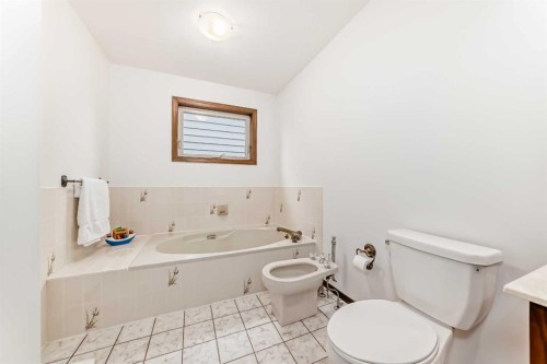 71 Edenwold Place Nw, Calgary, AB - Indoor Photo Showing Bathroom