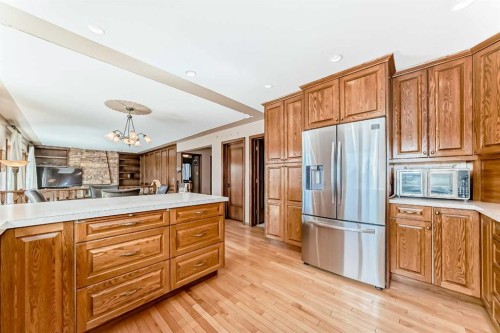 71 Edenwold Place Nw, Calgary, AB - Indoor Photo Showing Kitchen