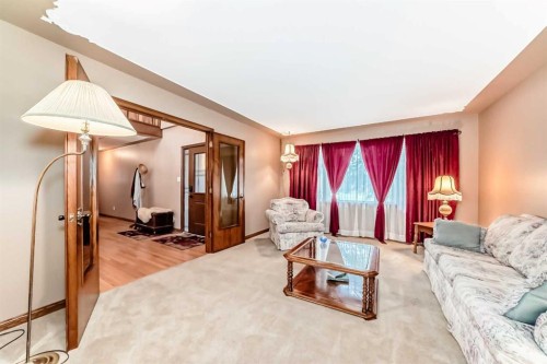 71 Edenwold Place Nw, Calgary, AB - Indoor Photo Showing Living Room