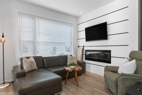 2002 35 Street Sw, Calgary, AB 