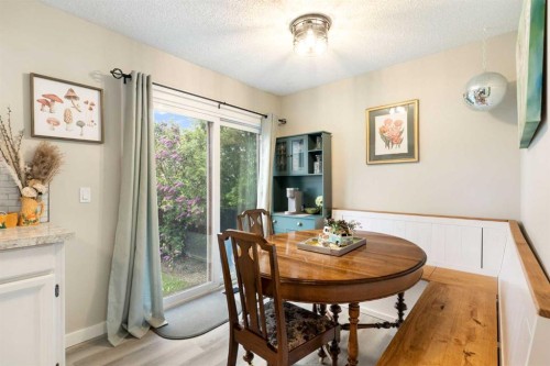 25 Bermuda Place, Calgary, AB - Indoor Photo Showing Dining Room