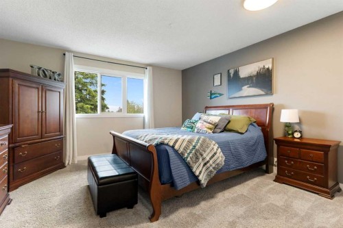25 Bermuda Place, Calgary, AB - Indoor Photo Showing Bedroom