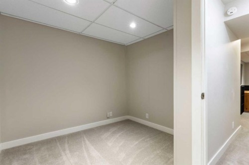 25 Bermuda Place, Calgary, AB - Indoor Photo Showing Other Room