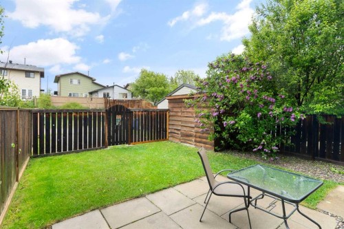 25 Bermuda Place, Calgary, AB - Outdoor With Backyard