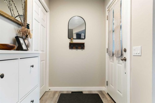 25 Bermuda Place, Calgary, AB - Indoor Photo Showing Other Room