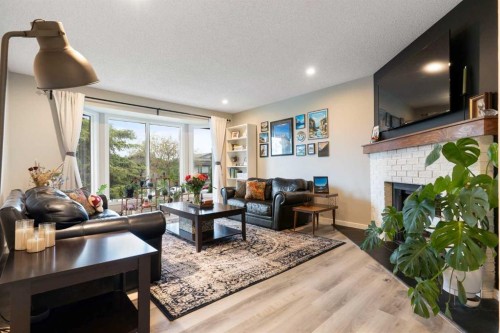 25 Bermuda Place, Calgary, AB - Indoor Photo Showing Living Room With Fireplace