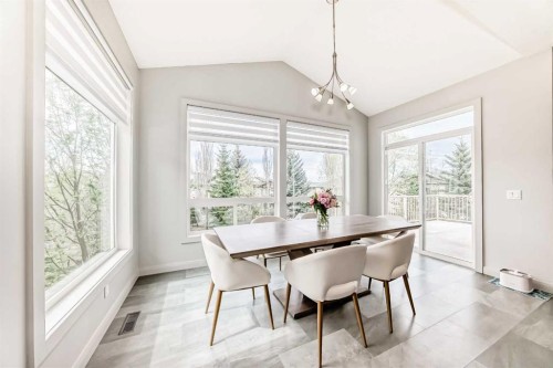 11 Cresthaven Bay Sw, Calgary, AB - Indoor Photo Showing Dining Room