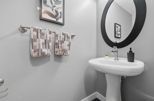 64 Panton Heights Nw, Calgary, AB - Indoor Photo Showing Bathroom