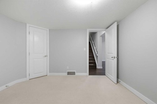 64 Panton Heights Nw, Calgary, AB - Indoor Photo Showing Other Room