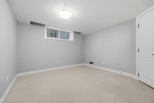 64 Panton Heights Nw, Calgary, AB - Indoor Photo Showing Other Room