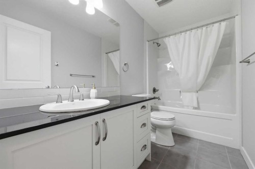 64 Panton Heights Nw, Calgary, AB - Indoor Photo Showing Bathroom