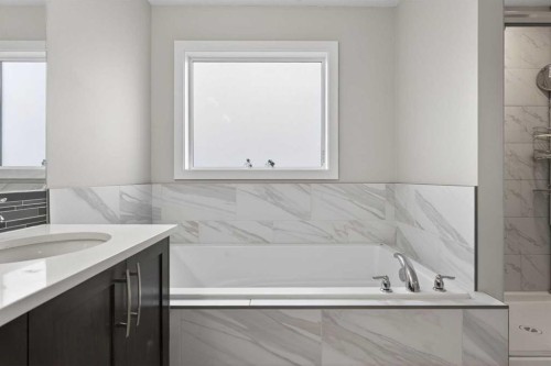 109 Kinniburgh Cove, Chestermere, AB - Indoor Photo Showing Bathroom