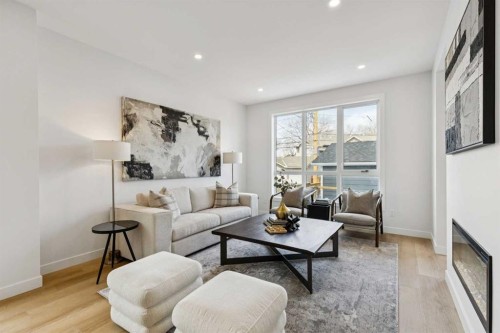 3-440 32 Avenue Nw, Calgary, AB - Indoor Photo Showing Living Room