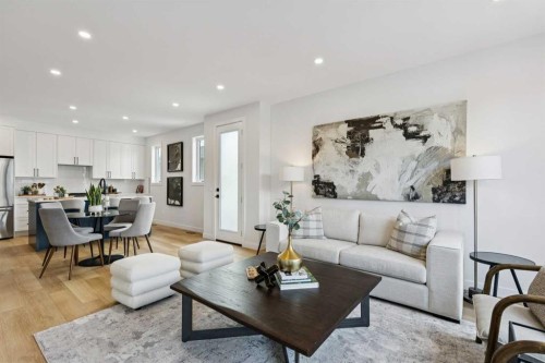3-440 32 Avenue Nw, Calgary, AB - Indoor Photo Showing Living Room
