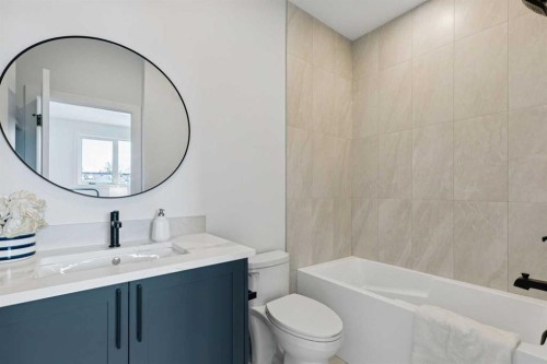 3-440 32 Avenue Nw, Calgary, AB - Indoor Photo Showing Bathroom