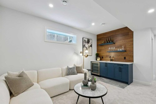3-440 32 Avenue Nw, Calgary, AB - Indoor Photo Showing Living Room