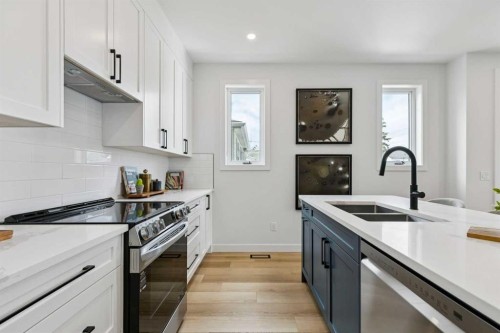 3-440 32 Avenue Nw, Calgary, AB - Indoor Photo Showing Kitchen With Double Sink With Upgraded Kitchen