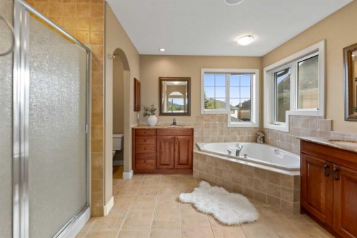 48 Strathlea Close Sw, Calgary, AB 
